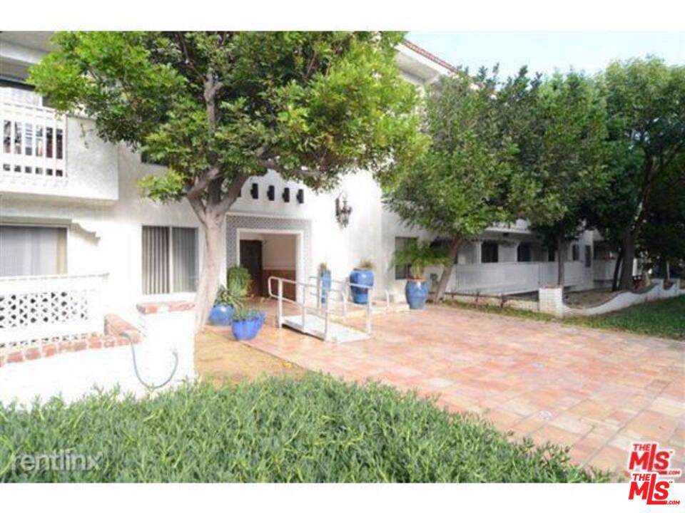 3111 4TH Street - Photo 1