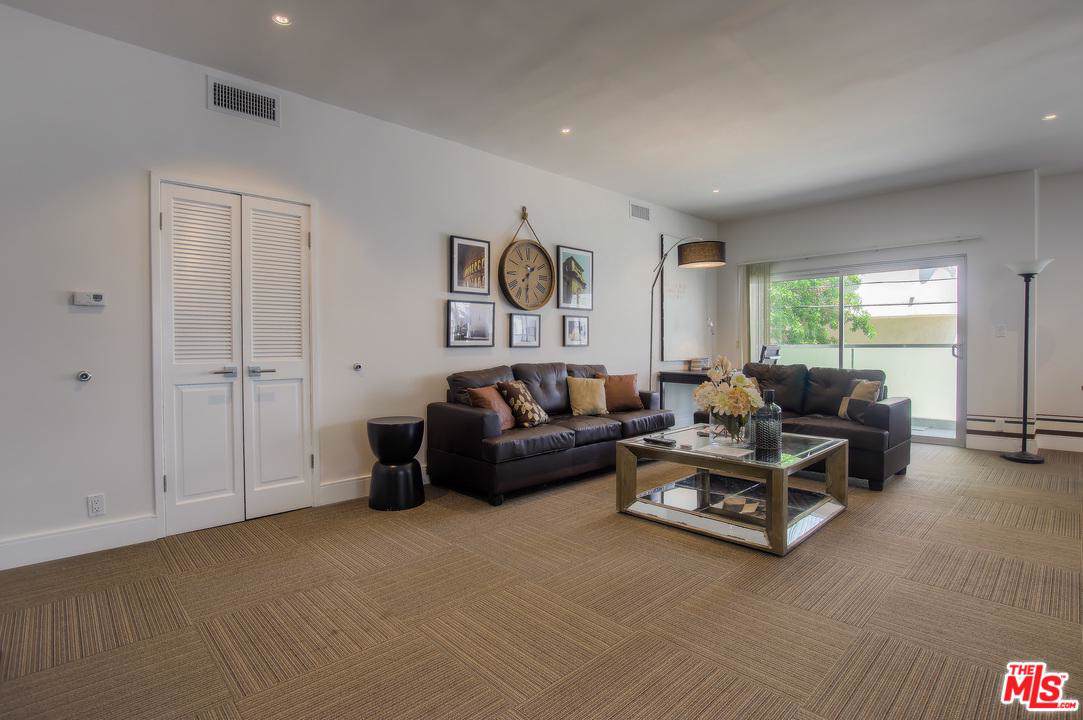 1818 Thayer Ave - Photo 1