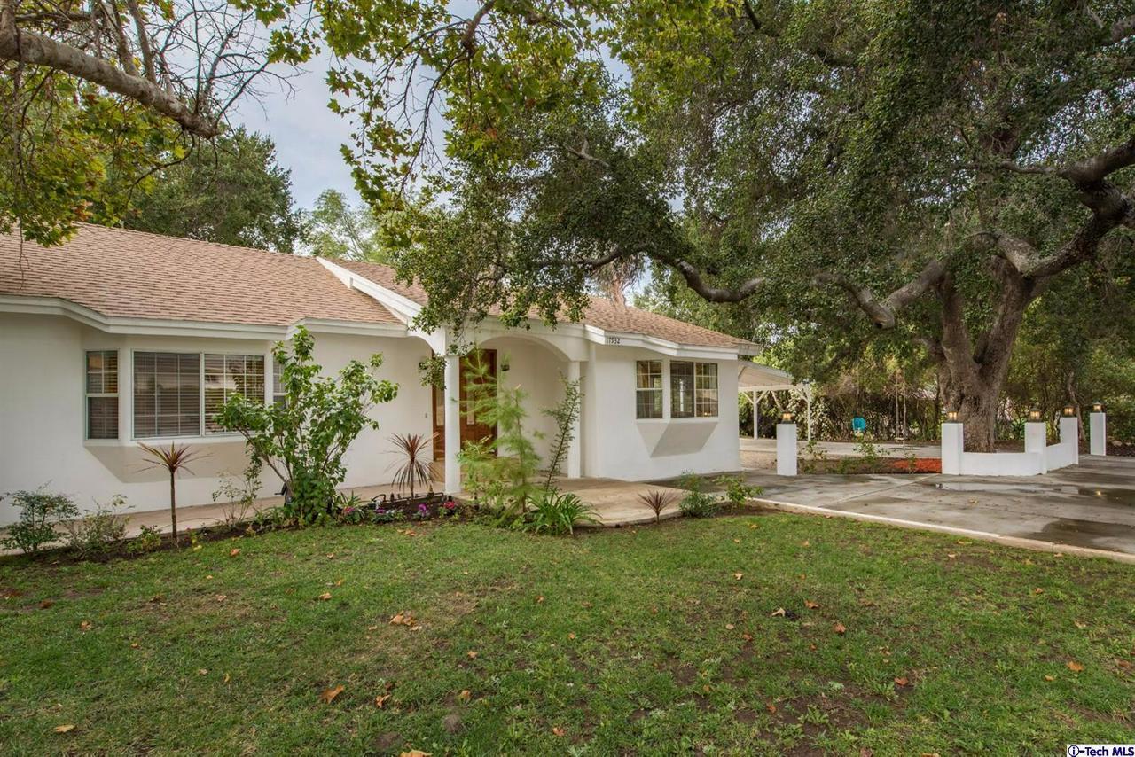 17932 San Fernando Mission Boulevard - Photo 1