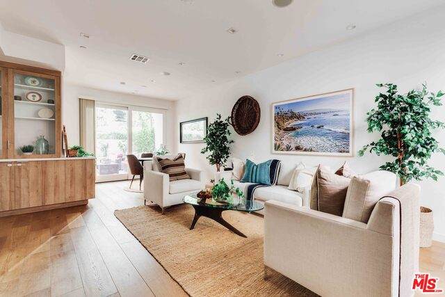 1015 Figueroa Ter - Photo 1