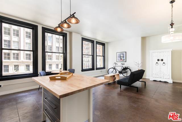 215 7Th St - Photo 1