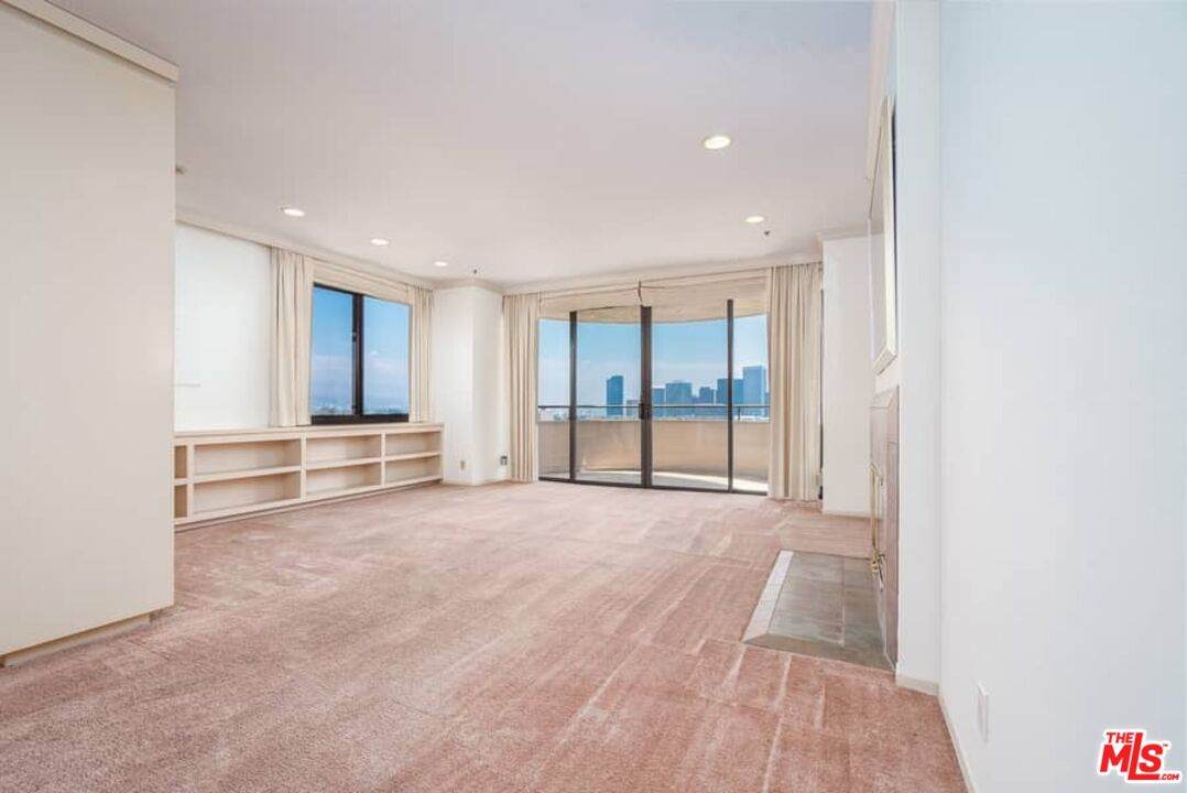 10560 Wilshire Blvd - Photo 1