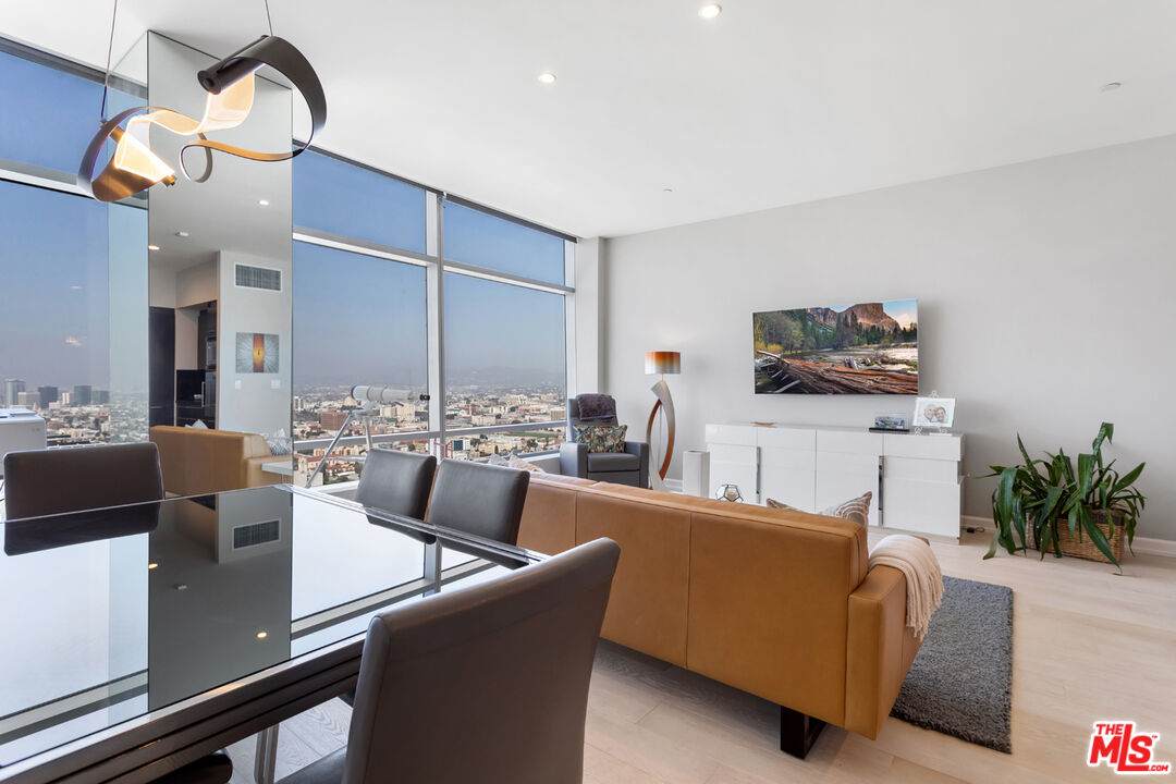 900 Olympic Blvd - Photo 1