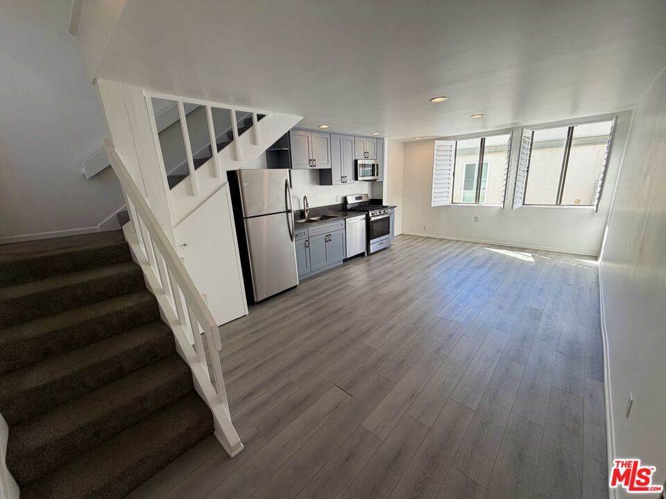 14 Mast St - Photo 1