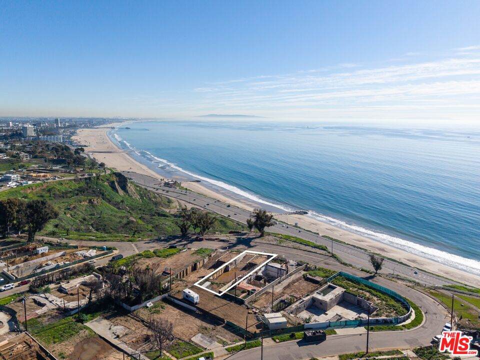 15515 Via De Las Olas - Photo 1