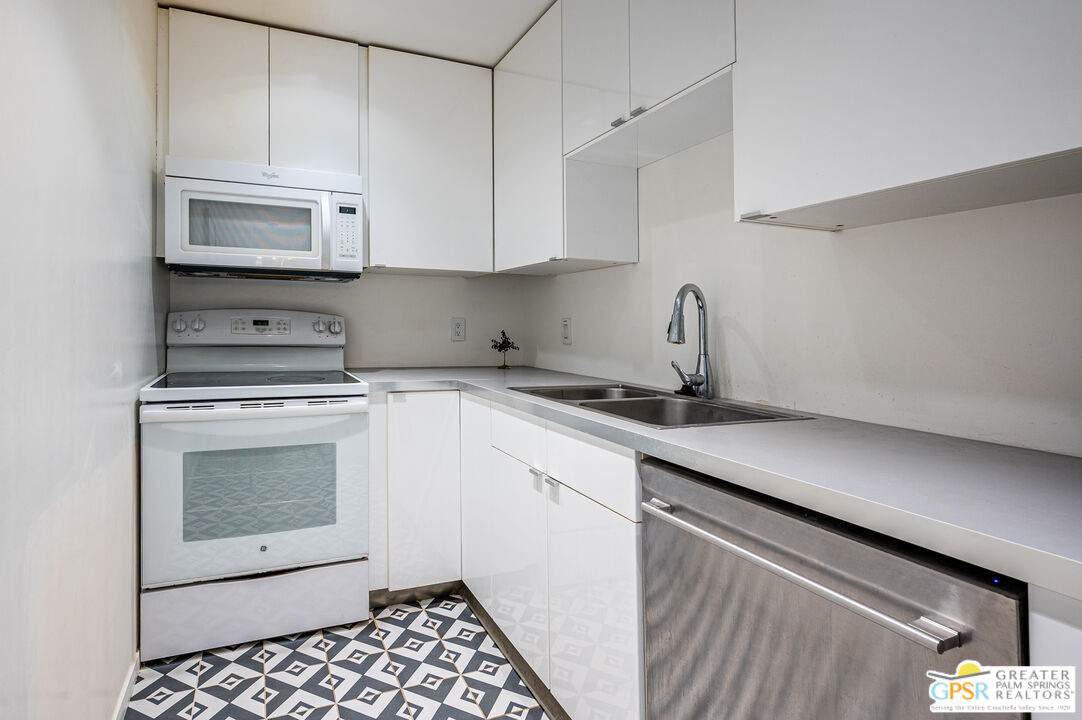 550 Villa Ct - Photo 1