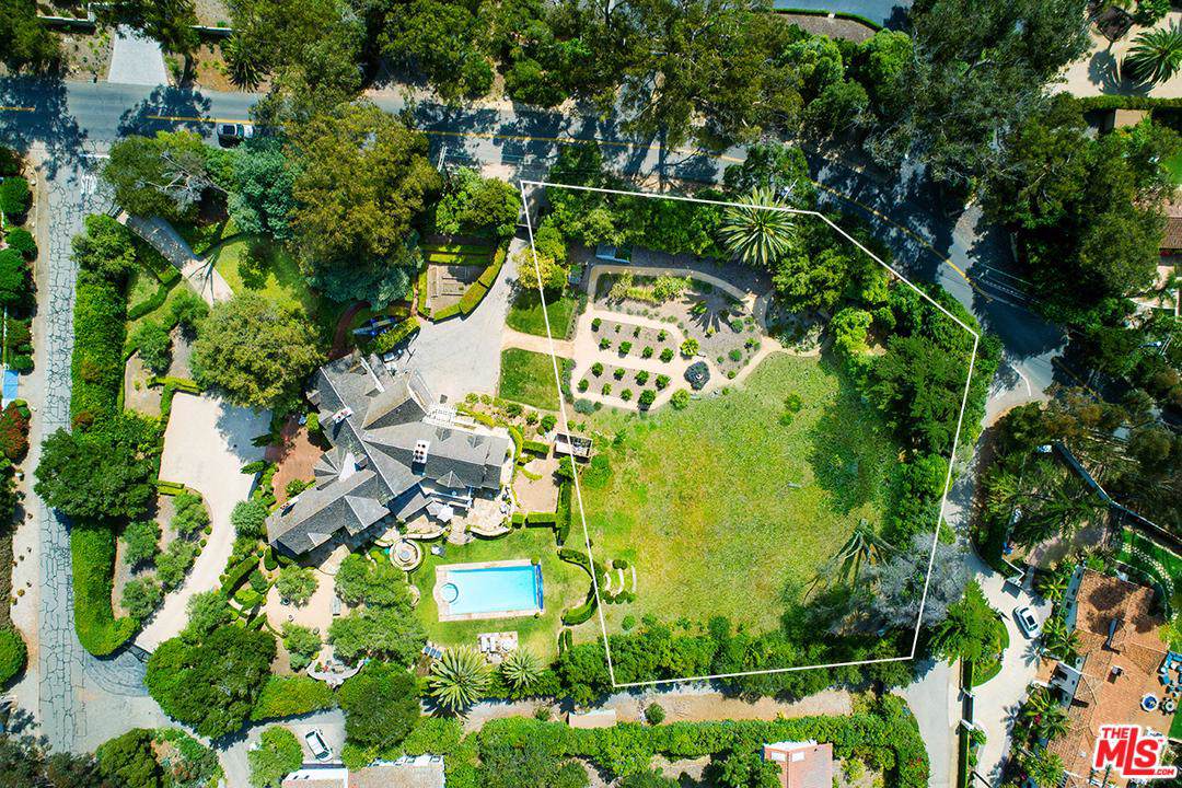 165 Middle Road - Photo 1