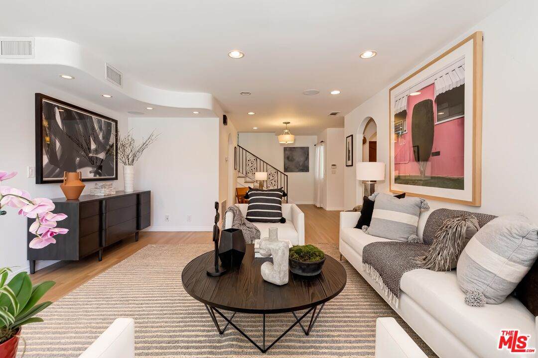 1733 Kelton Ave - Photo 1