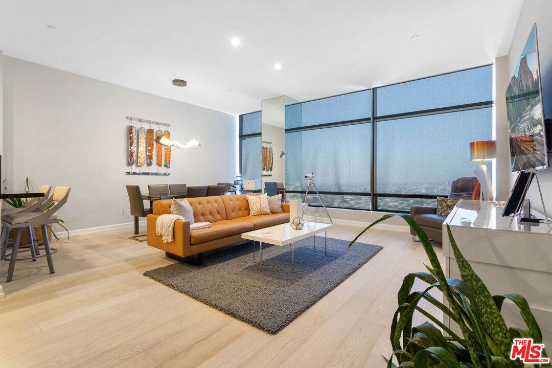 900 Olympic Blvd - Photo 1