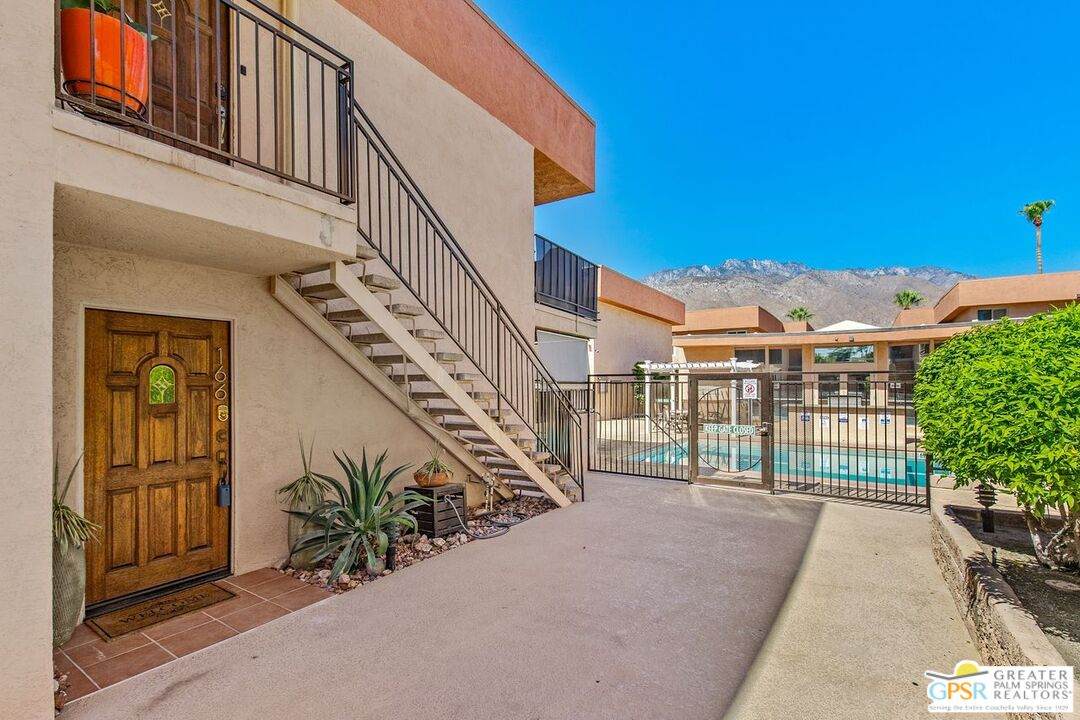 400 Sunrise Way - Photo 1