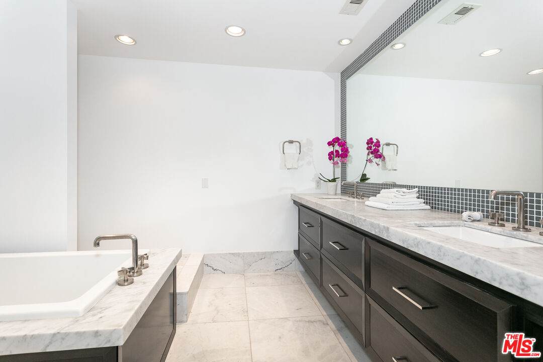 9033 Vista Grande St - Photo 1