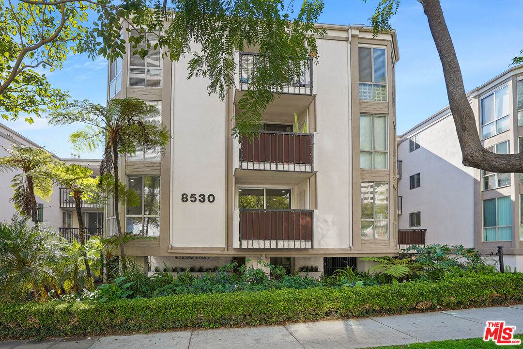8530 Holloway Dr - Photo 1