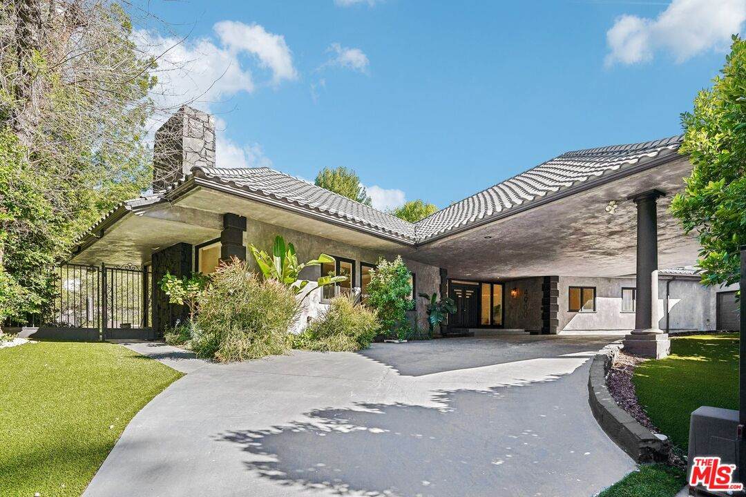 4900 Queen Victoria Rd - Photo 1