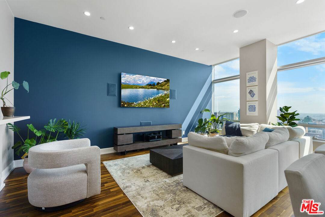 900 Olympic Blvd - Photo 1