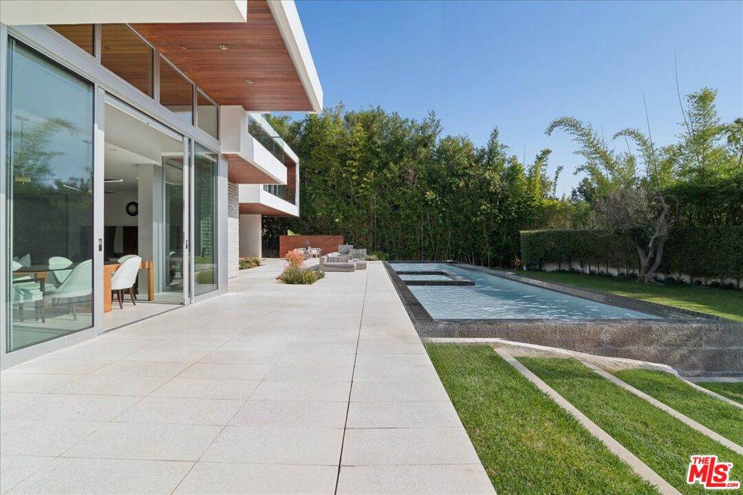 1232 Sunset Plaza Dr - Photo 1