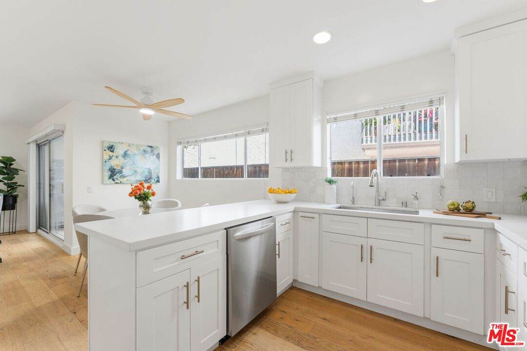 446 San Vicente Blvd - Photo 1