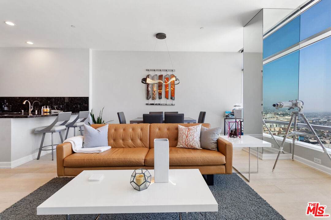 900 Olympic Blvd - Photo 1