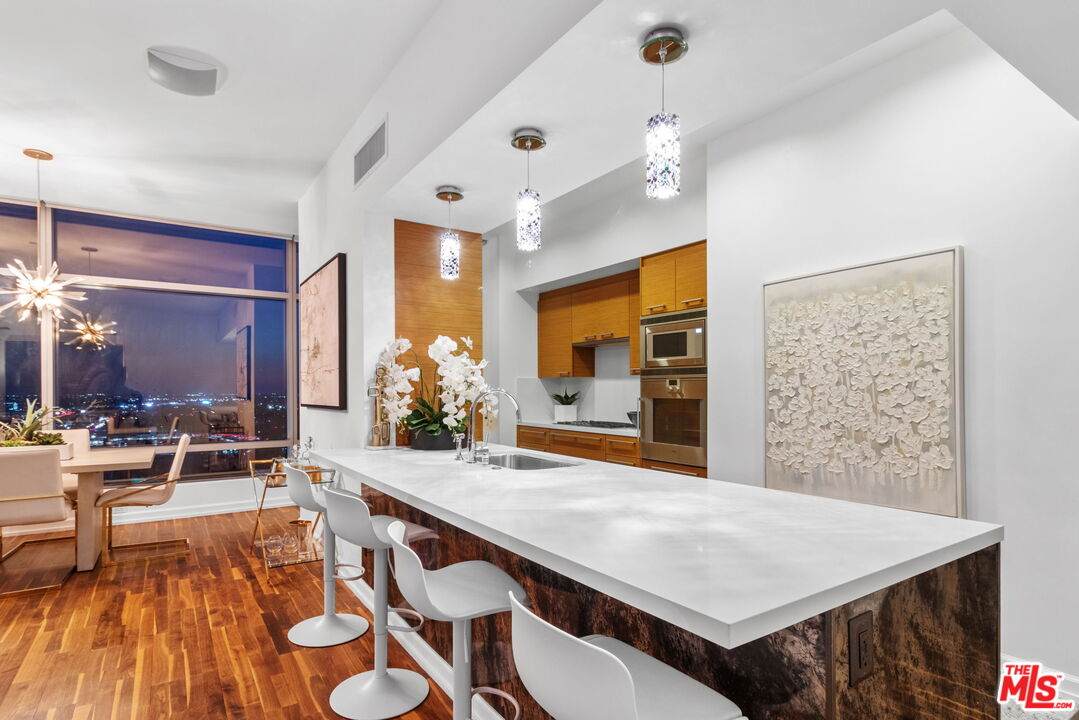900 Olympic Blvd - Photo 1