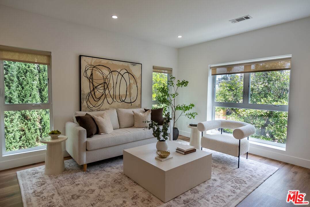 249 Bonnie Brea St - Photo 1