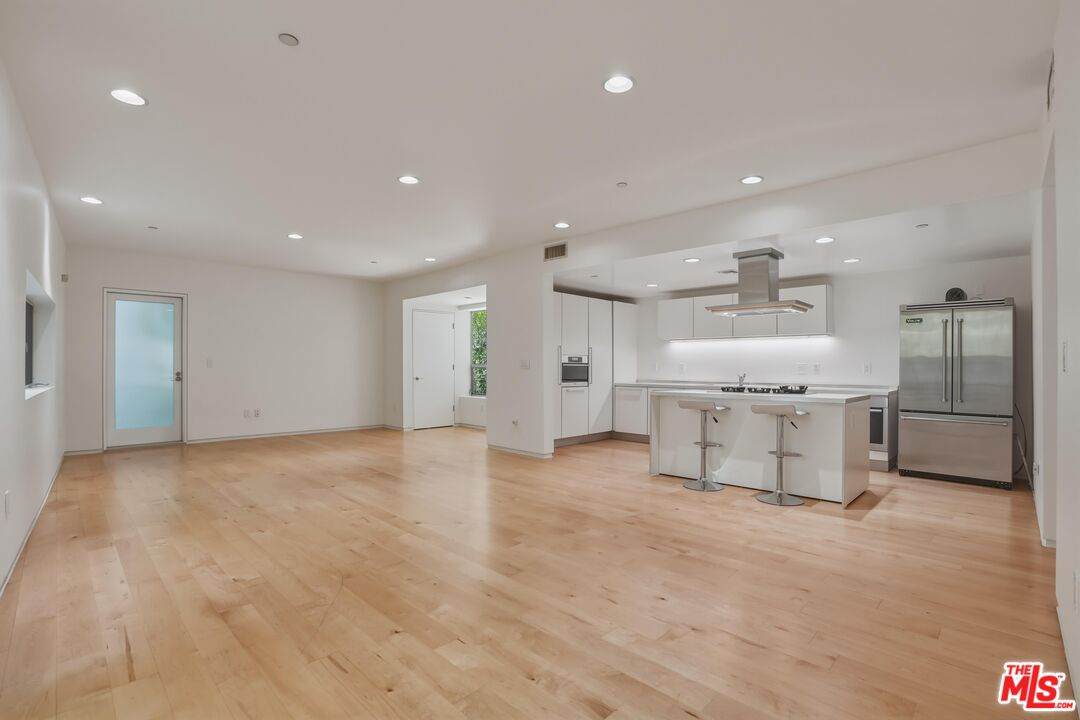 825 Kings Rd - Photo 1