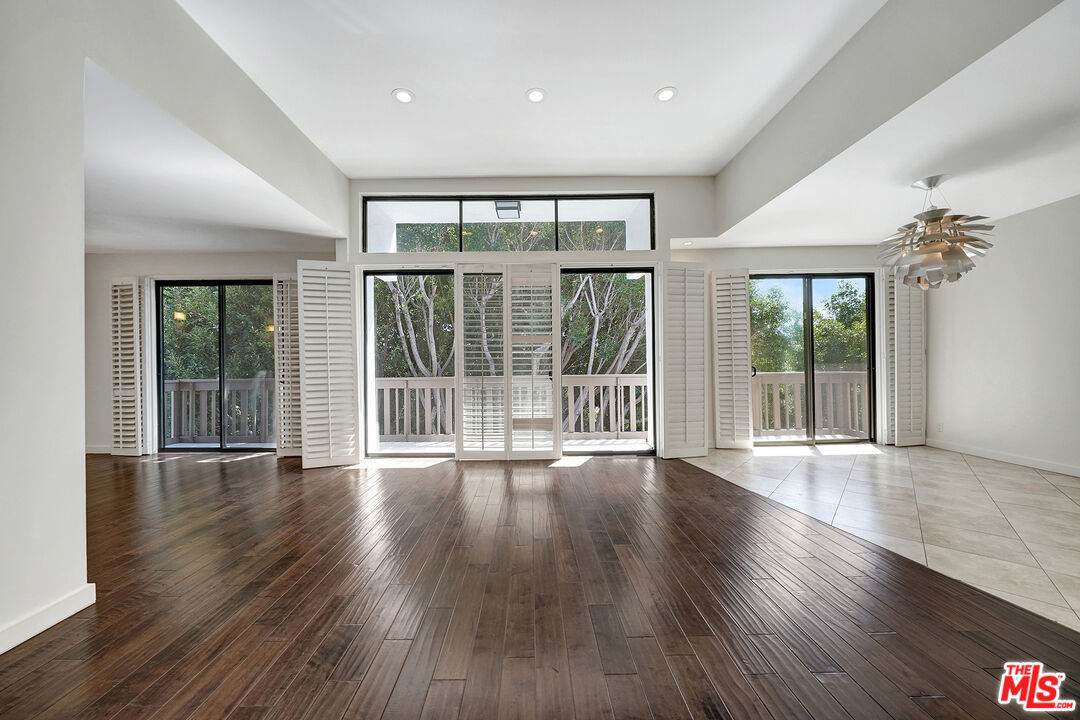 8871 Burton Way - Photo 1