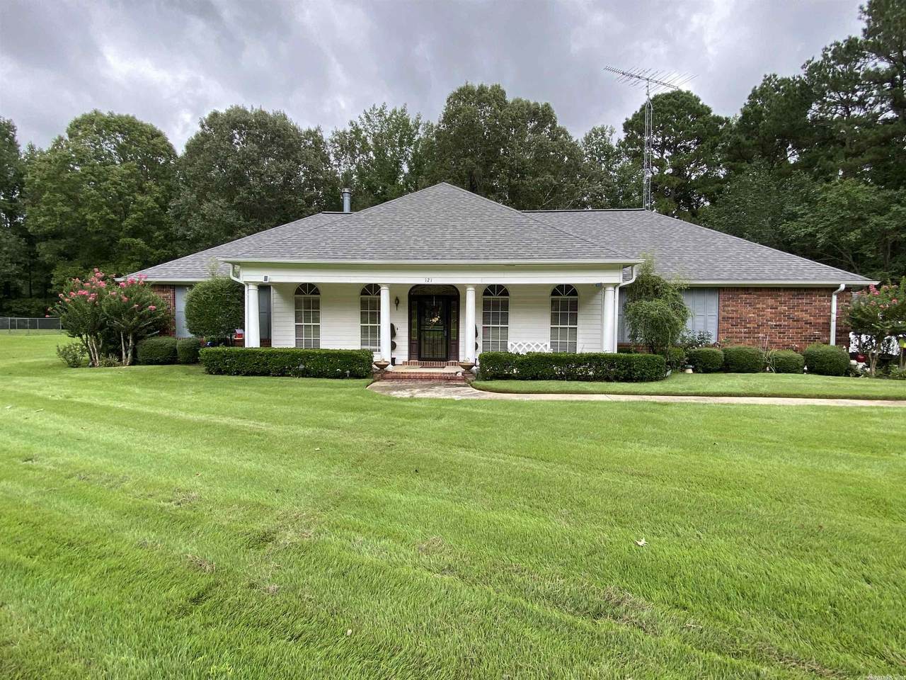 121 Tracy - Photo 1