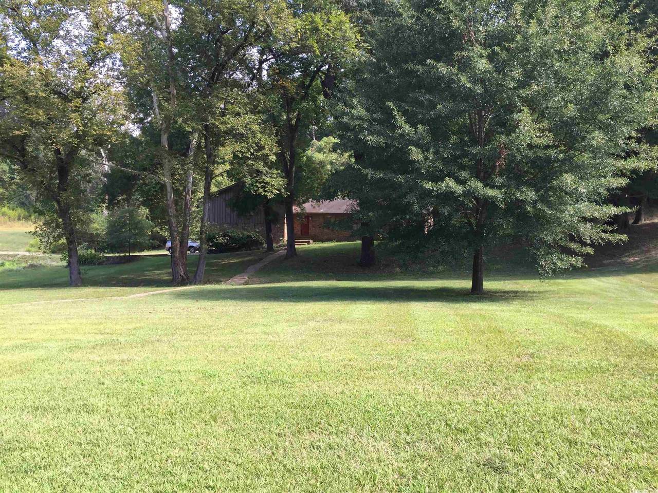 202 Beverly - Photo 1