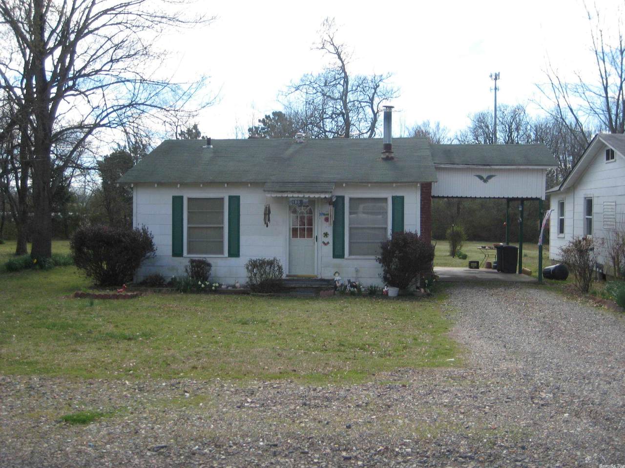 1008 Oak Grove - Photo 1