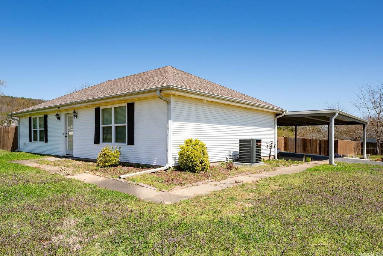 72 Simpson - Photo 1