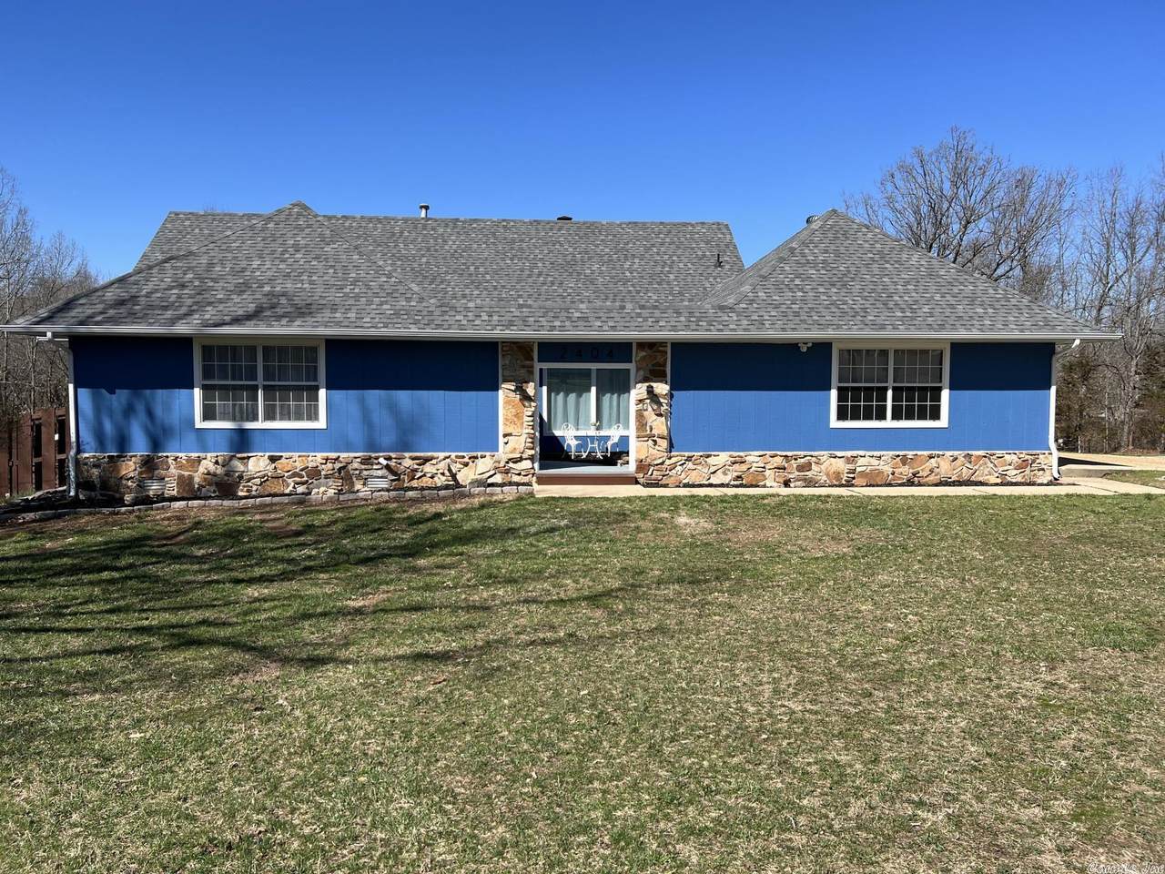 2404 Russell - Photo 1