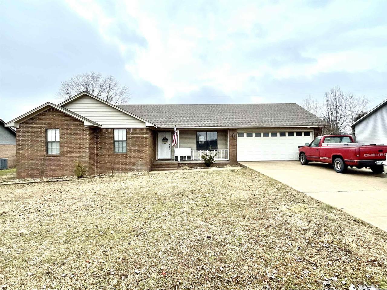 1820 Pinewood - Photo 1