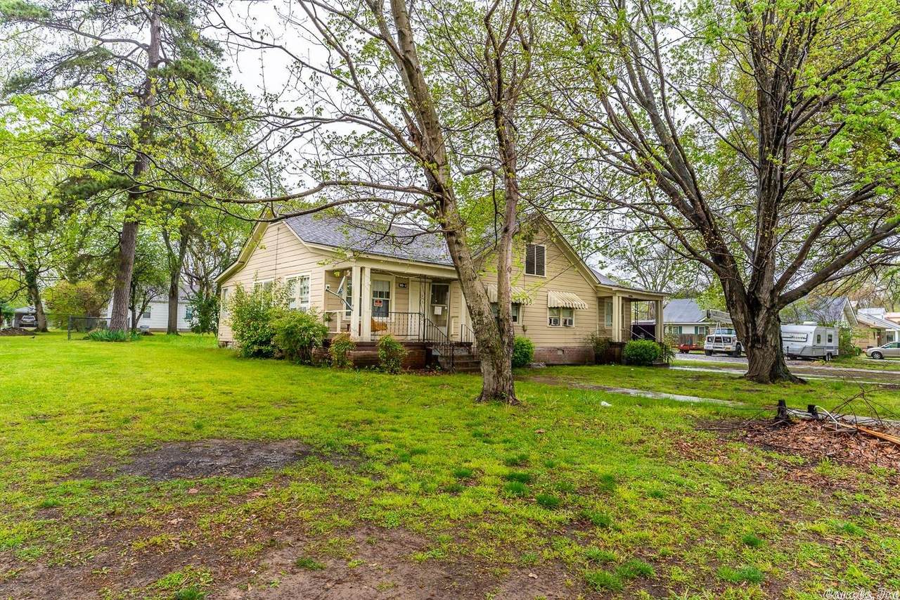 212 Dowell - Photo 1