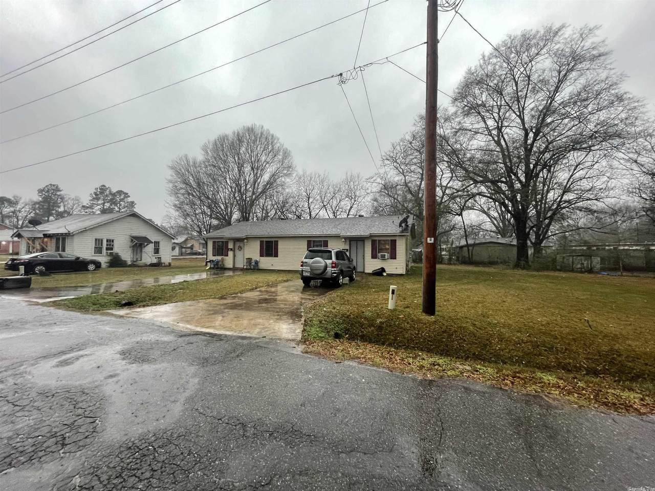 402 Ferguson - Photo 1