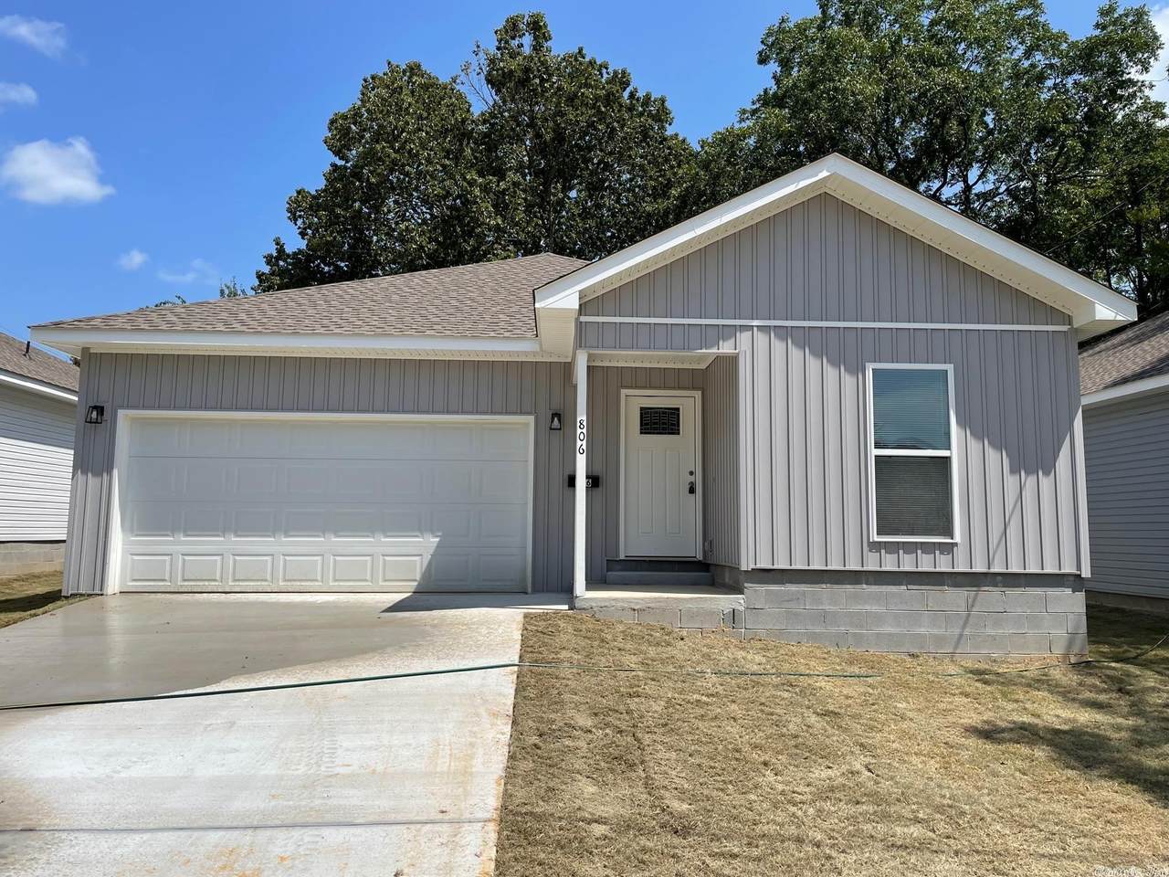806 Schley - Photo 1