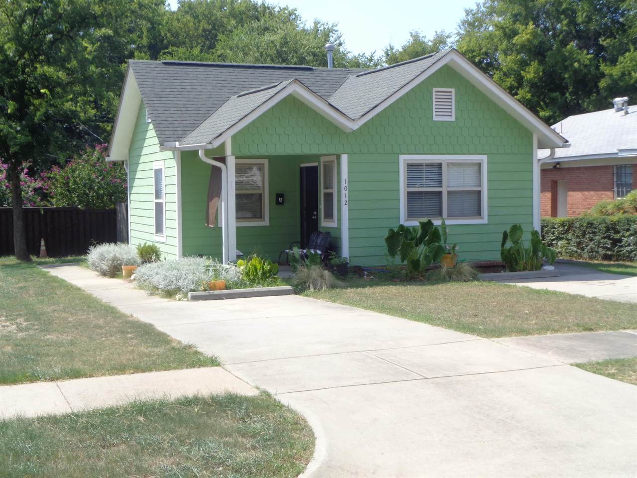 1012 Cross B - Photo 1
