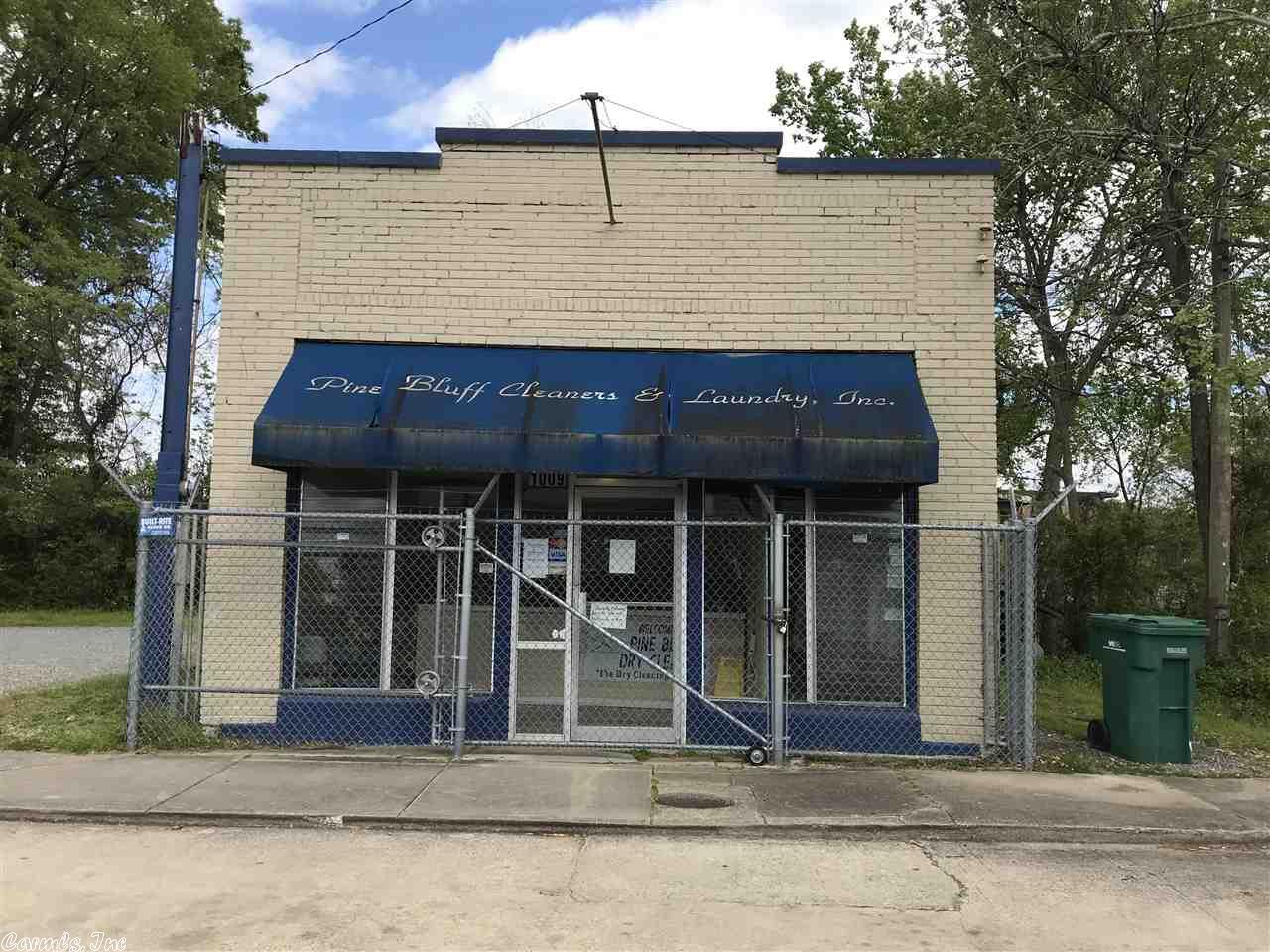 1009 Poplar - Photo 1