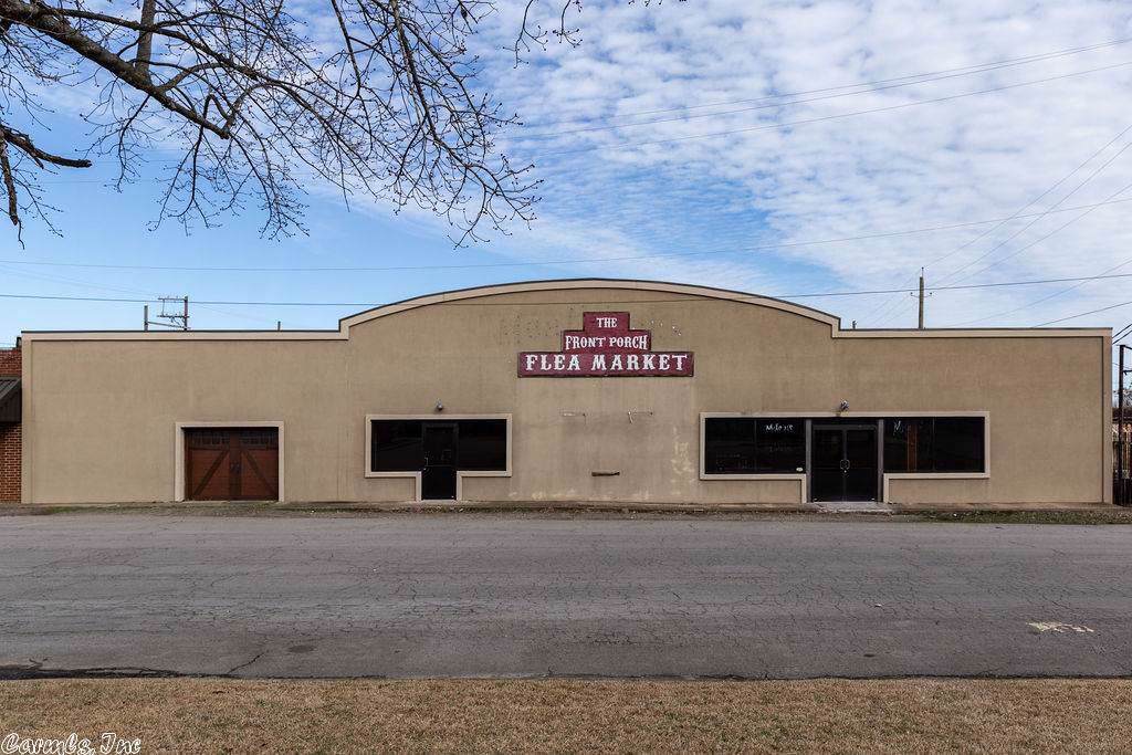 816 Dequeen - Photo 1