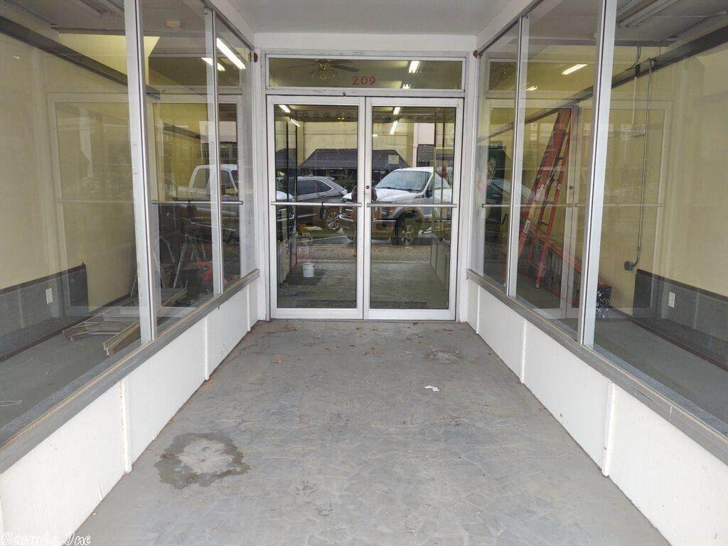 209 Broad - Photo 1
