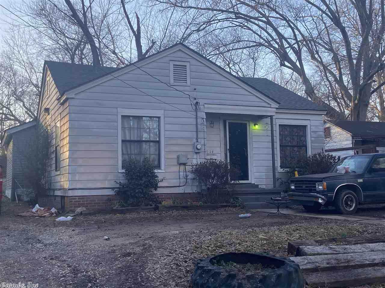 730 Floyd - Photo 1