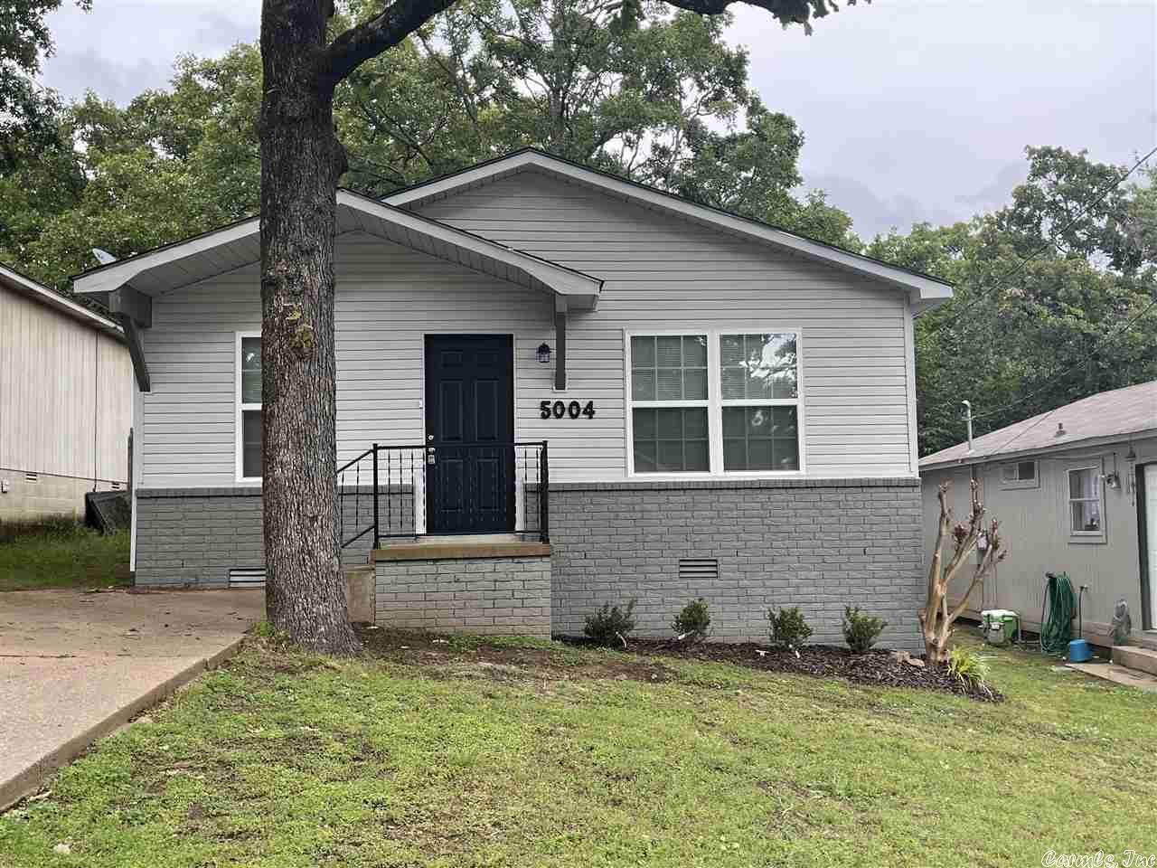 5004 Longview - Photo 1