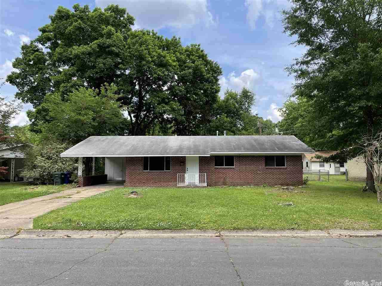 1310 Fairlane - Photo 1