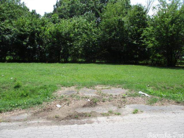 504 Henderson - Photo 1