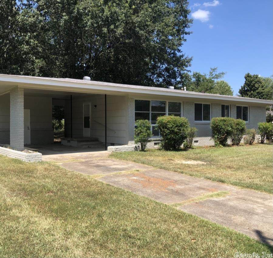 107 Kansas Ave - Photo 1