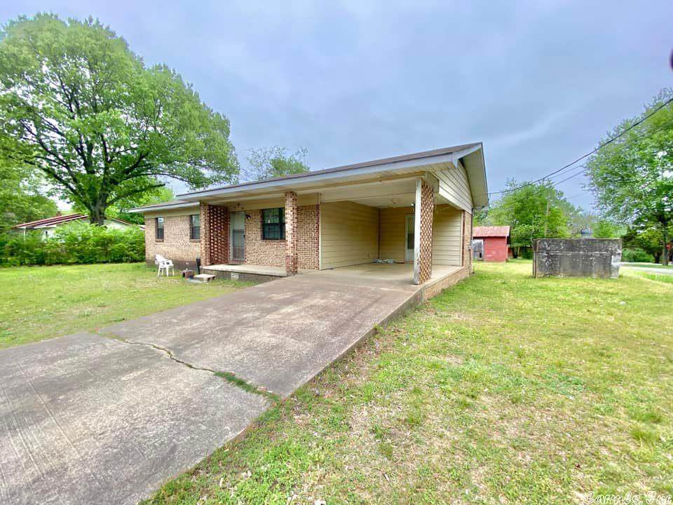 401 Redbud Avenue - Photo 1