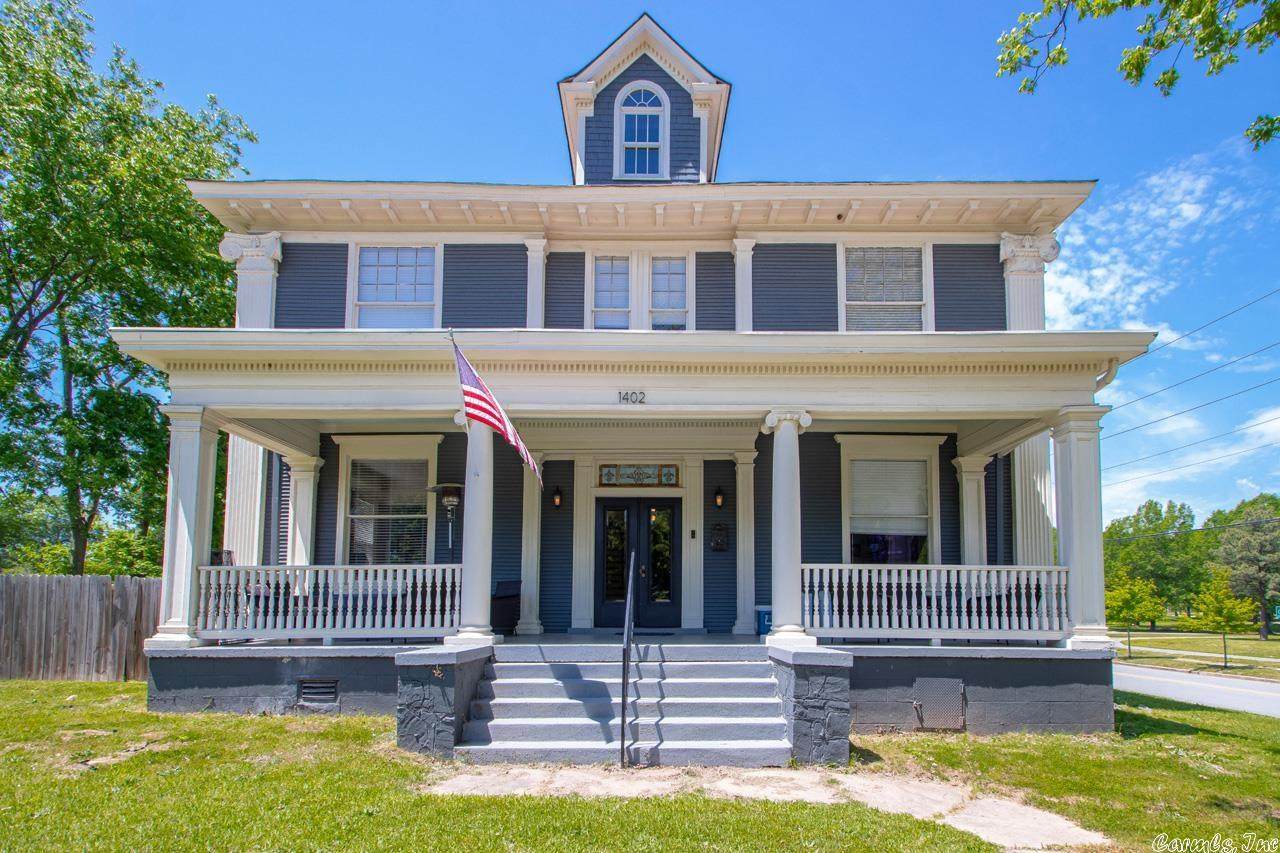 1402 Commerce - Photo 1