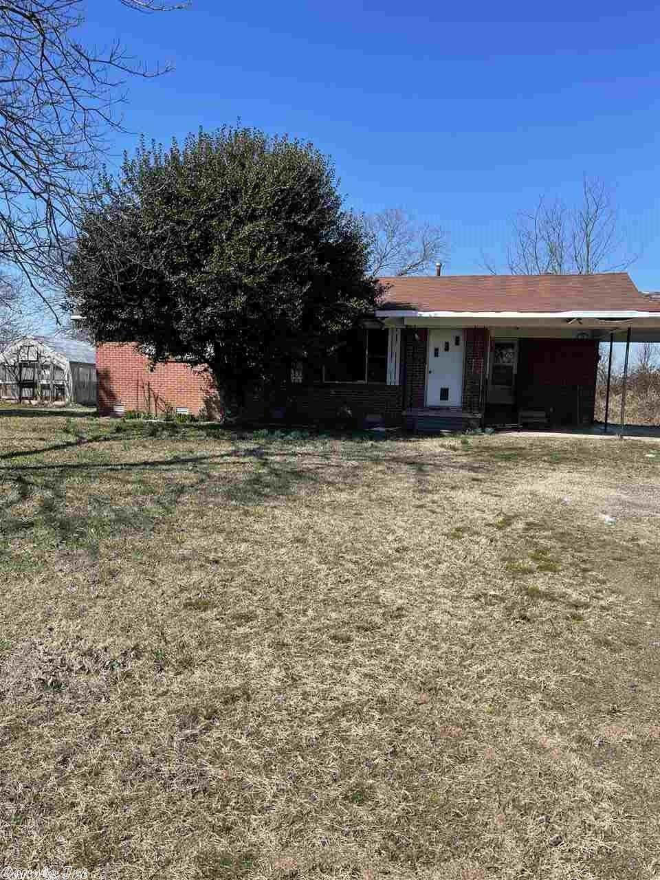 719 Hwy 25 N - Photo 1