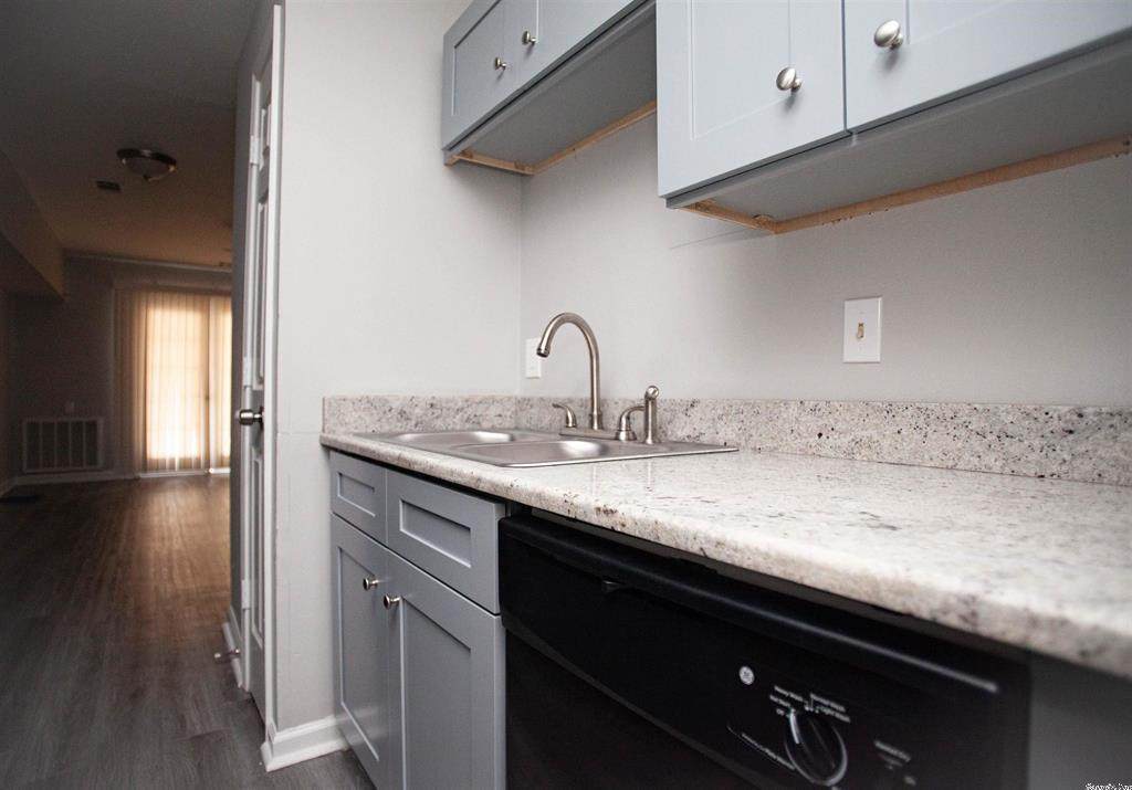 8920 Morris Manor - Photo 1