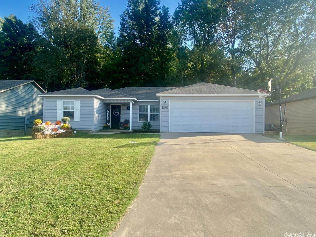 604 Elizabeth - Photo 1