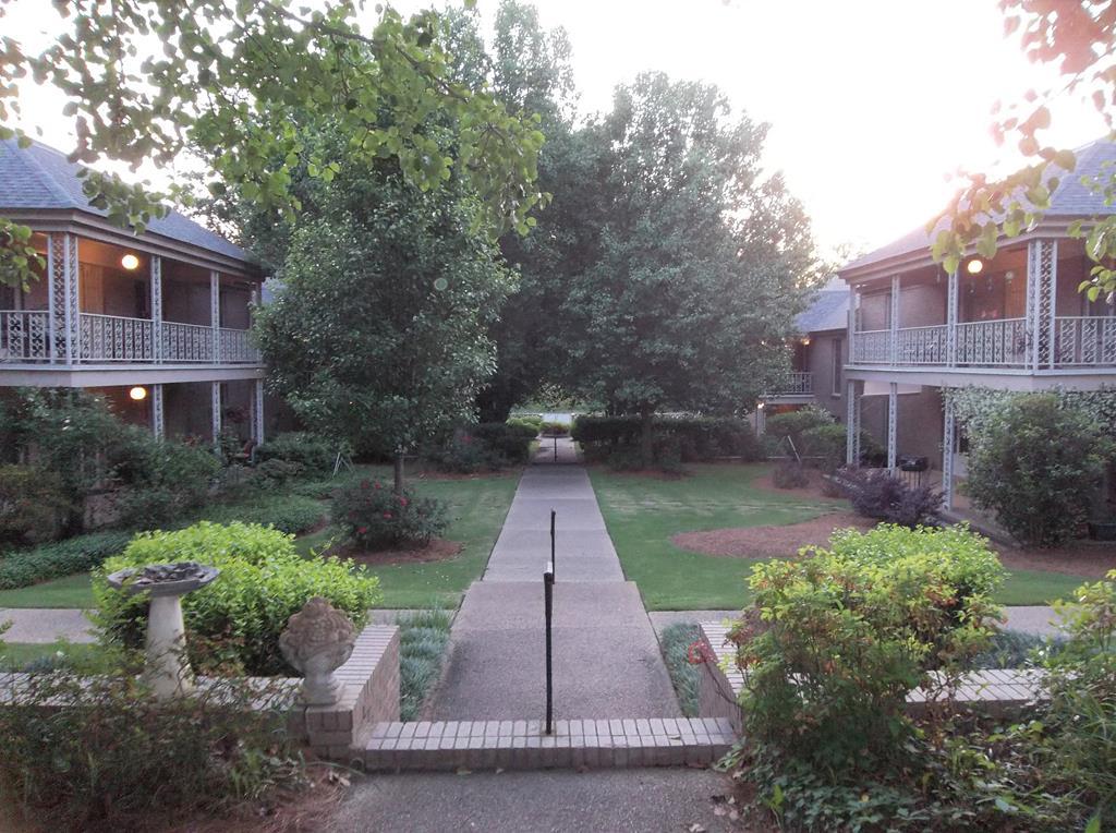 2230 Cherokee Avenue - Photo 1