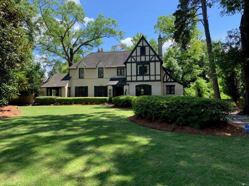 1601 Summit Drive - Photo 1